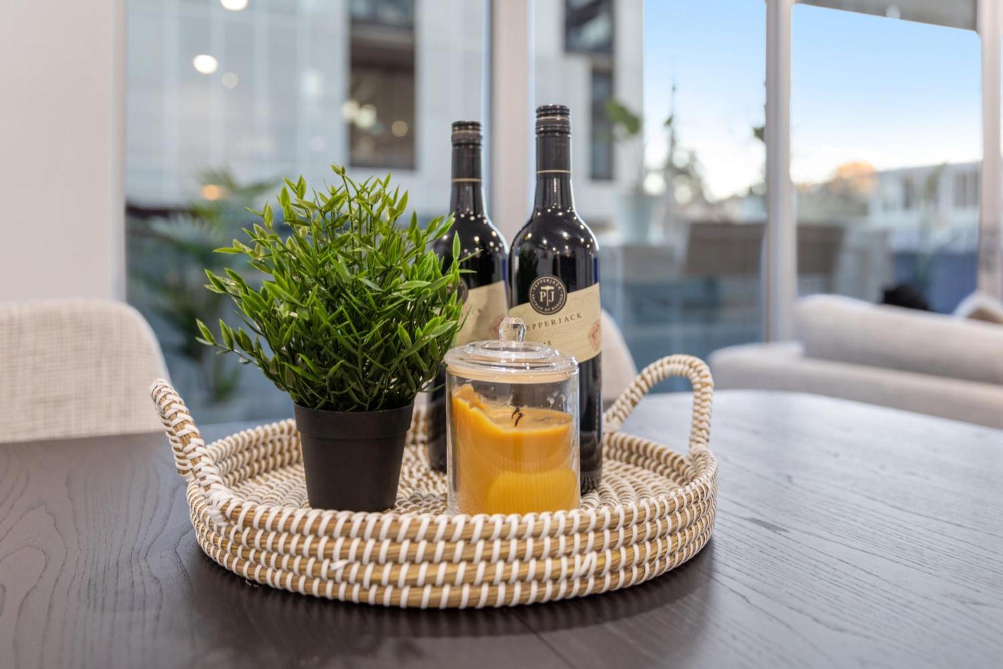 Apartment Sleek South Yarra 2-bed With Alfresco Dining *